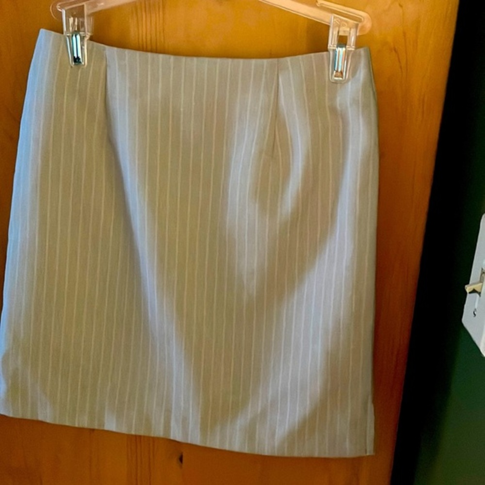 MAINFRAME pleated gray pin striped skirt size 3
